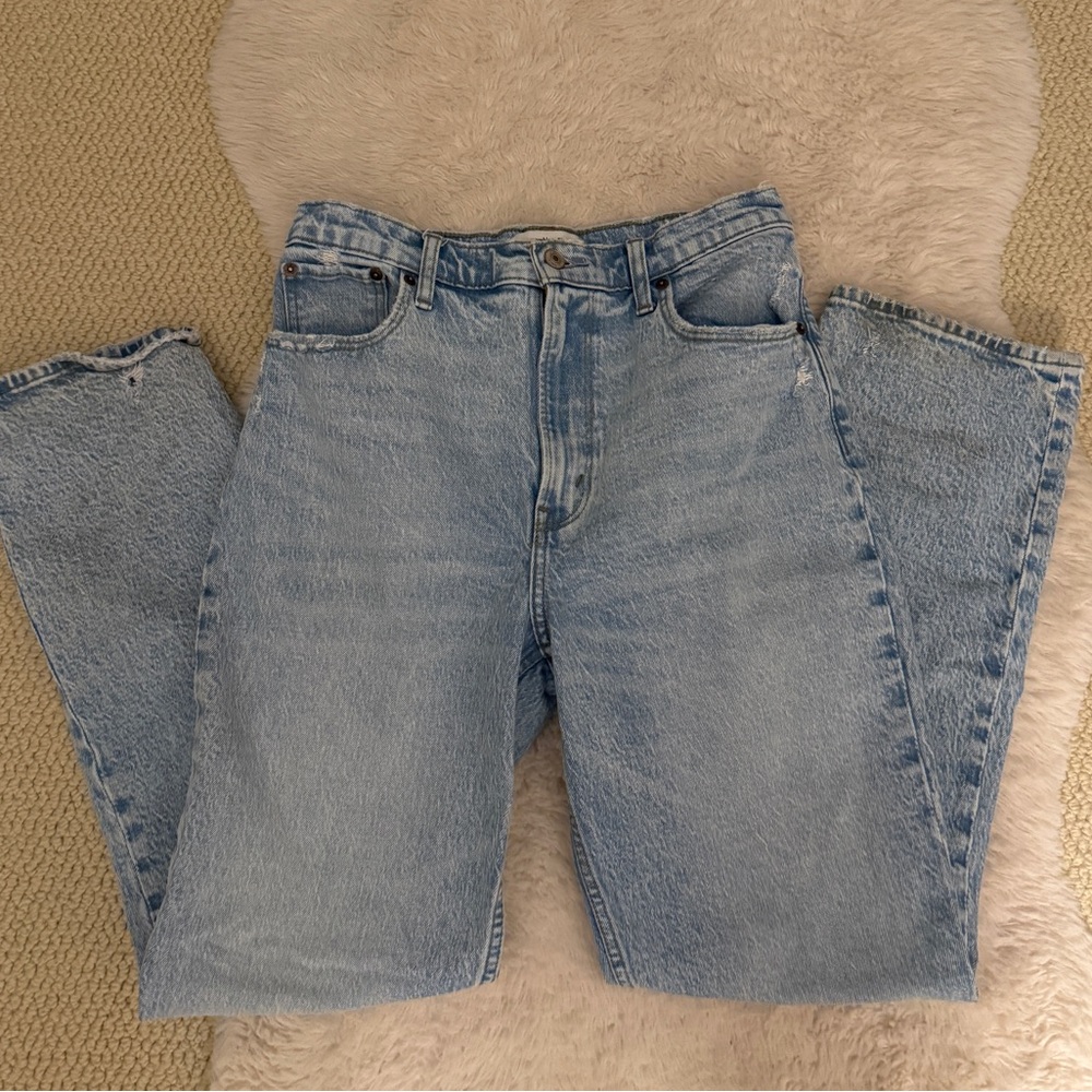 Abercrombie Ultra High Rise 90s Straight Jean